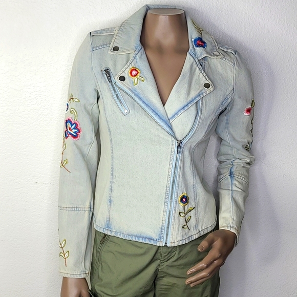 Candie's Jackets & Blazers - Motorcycle Jean Jacket Size Small Lightwash Chambray Denim Embroidered Flowers